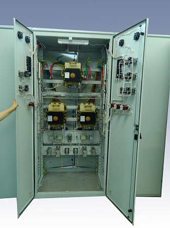 Шкафы ввода с АВР на токи 160-1600А серии Ш8330